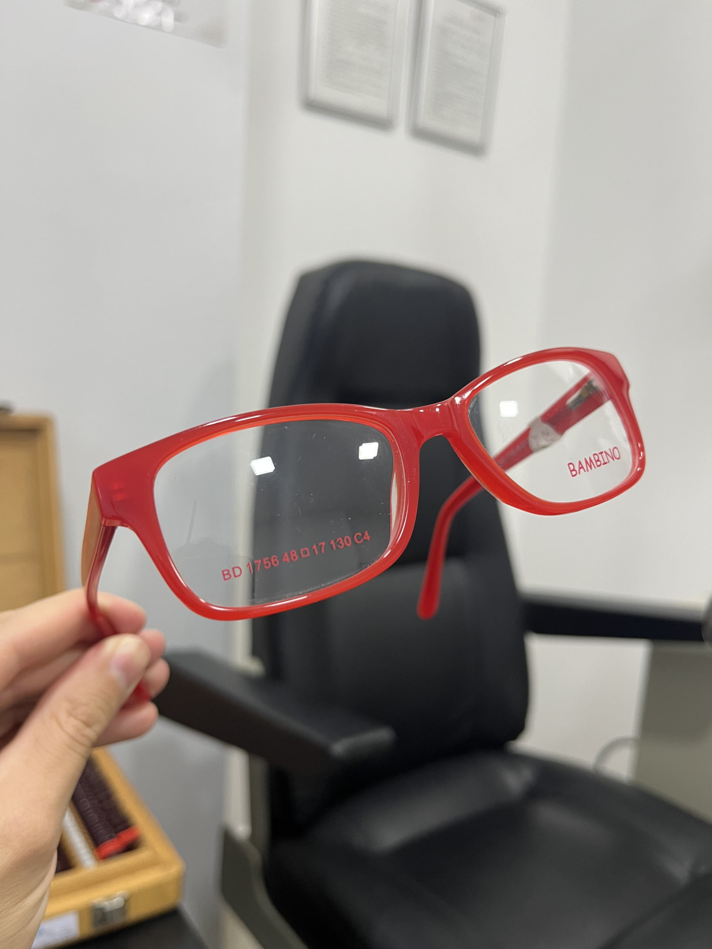 Montura infantil para gafas con fórmula en Óptica Apolo